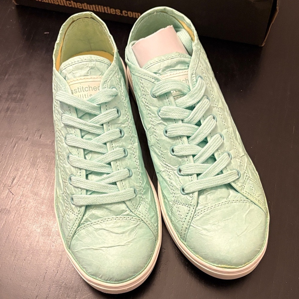 Universal Thread Mint Green Women’s Sneakers